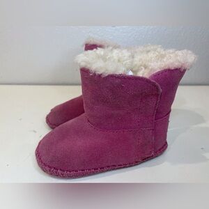UGG Baby’s Caden Snow Pink Booties‎ with Cozy Lining Size 4/5